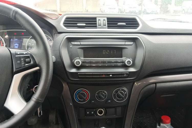 Used Great Wall Wingle 5 2020 2.0T Diesel Two-Wheel-Drive Elite Version Big Double Cab China VI Standard GW4D20M Interior 3