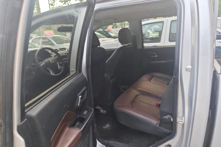 Used Great Wall Wingle 5 2020 2.4L Gasoline Two-Wheel Drive Value Edition Big Double Cab China VI Standard 4K22D4M Interior 4