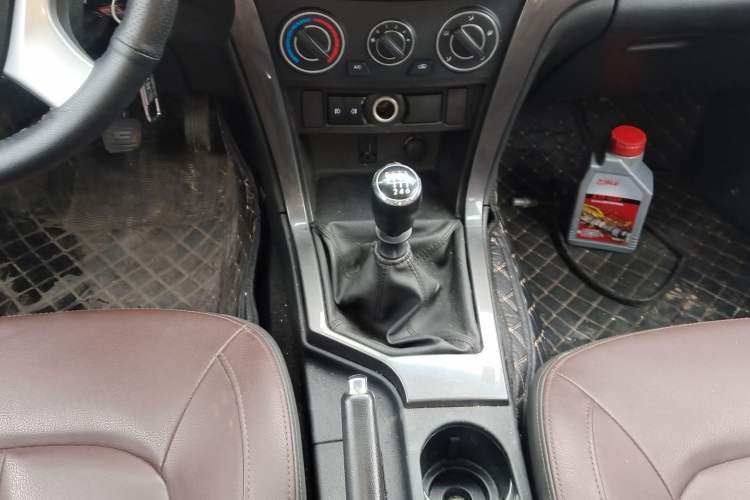Used Great Wall Wingle 5 2020 2.0T Diesel Two-Wheel-Drive Elite Version Big Double Cab China VI Standard GW4D20M Interior 4
