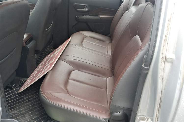 Used Great Wall Wingle 5 2020 2.0T Diesel Two-Wheel-Drive Elite Version Big Double Cab China VI Standard GW4D20M Interior 6