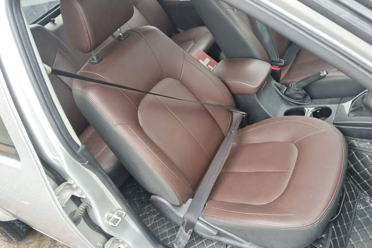 Used Great Wall Wingle 5 2020 2.0T Diesel Two-Wheel-Drive Elite Version Big Double Cab China VI Standard GW4D20M Interior 8