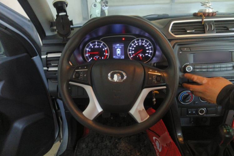 Used Great Wall Wingle 5 2020 2.4L Gasoline Two-Wheel Drive Value Edition Big Double Cab China VI Standard 4K22D4M Steering Wheel