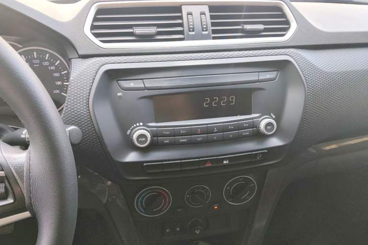 Used Great Wall Wingle 5 2020 2.0T Diesel Two-Wheel-Drive Elite Version Big Double Cab China VI Standard GW4D20M Audio And AC Panel