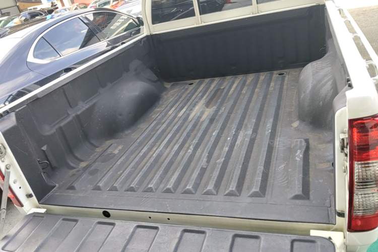 Used Great Wall Wingle 5 2020 2.0T Diesel Two-Wheel-Drive Elite Version Big Double Cab China VI Standard GW4D20M Trunk