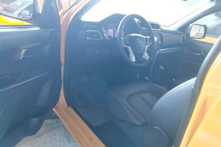 Used Great Wall Wingle 5 2020 2.4L Gasoline Two-Wheel Drive Value Edition Big Double Cab China VI Standard 4K22D4M Interior 3