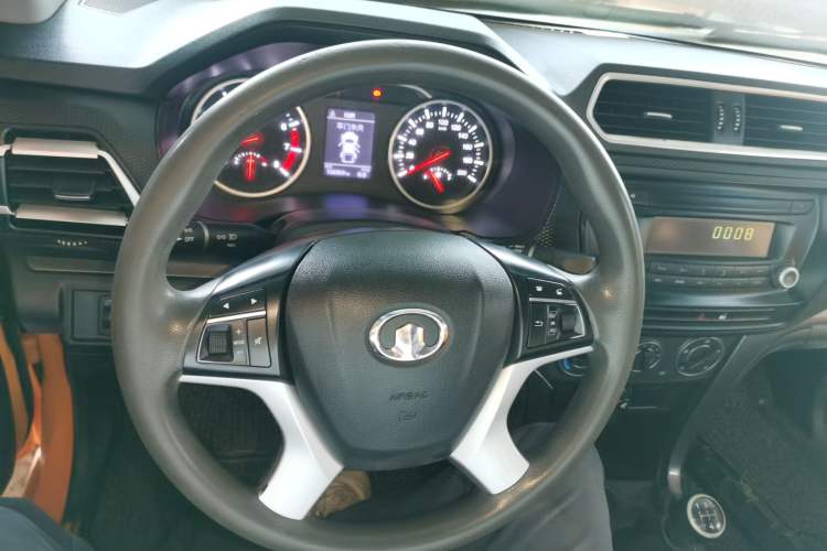 Used Great Wall Wingle 5 2020 2.4L Gasoline Two-Wheel Drive Value Edition Big Double Cab China VI Standard 4K22D4M Steering Wheel