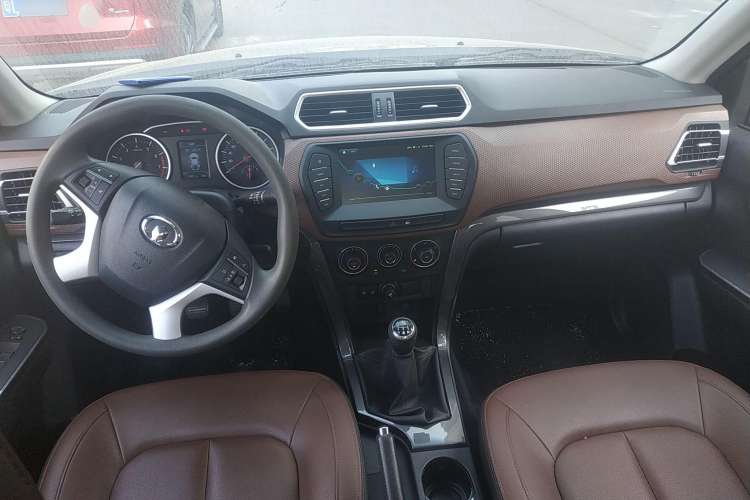 Used Great Wall Wingle 5 2021 2.4L Gasoline Two-Wheel-Drive Elite Version Small Double Cab China VI Emission Standard 4K22D4M Center Console