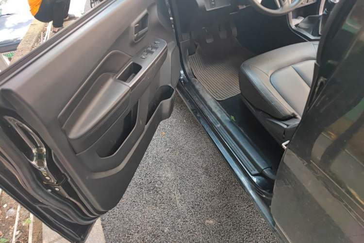Used Great Wall Wingle 5 2021 1.5T Two-Wheel-Drive "Dry Meal" Elite Version with 1680mm Cargo Bed GW4G15K Driver Seat