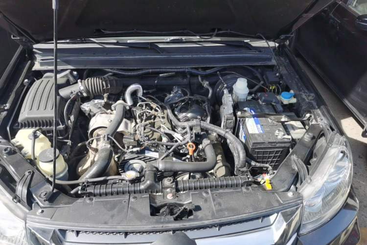 Used Great Wall Wingle 5 2021 2.0T Diesel Two-Wheel Drive Elite Version Big Double Cab China VI Standard GW4D20M Engine Bay