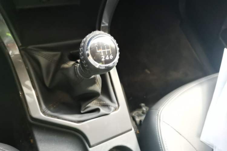 Used Great Wall Wingle 5 2021 2.0T Diesel Two-Wheel Drive Elite Version Big Double Cab China VI Standard GW4D20M Gear Lever