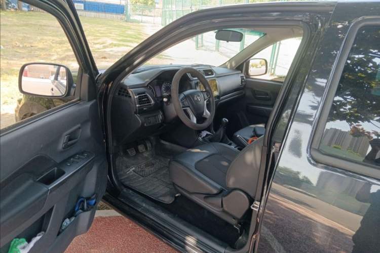 Used Great Wall Wingle 5 2021 1.5T Two-Wheel Drive "Dry Meal" Edition Value Model with a 1680mm Cargo Bed Equipped with GW4G15K Engine Interior 4
