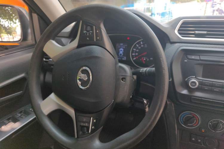 Used Great Wall Wingle 5 2021 1.5T Two-Wheel-Drive "Dry Meal" Elite Version with 1680mm Cargo Bed GW4G15K Steering Wheel