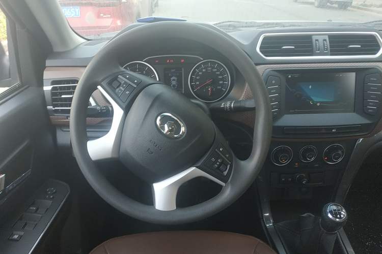 Used Great Wall Wingle 5 2021 2.4L Gasoline Two-Wheel-Drive Elite Version Small Double Cab China VI Emission Standard 4K22D4M Steering Wheel