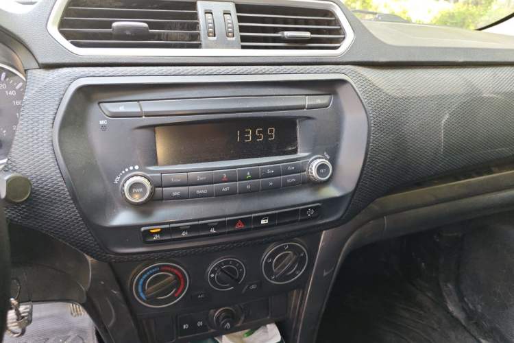 Used Great Wall Wingle 5 2021 2.0T Diesel 4x4 Elite Version Big Double Cab China VI Standard GW4D20M Audio And AC Panel
