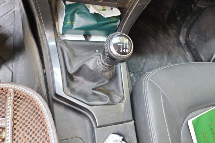Used Great Wall Wingle 5 2021 2.0T Diesel 4x4 Elite Version Big Double Cab China VI Standard GW4D20M Gear Lever