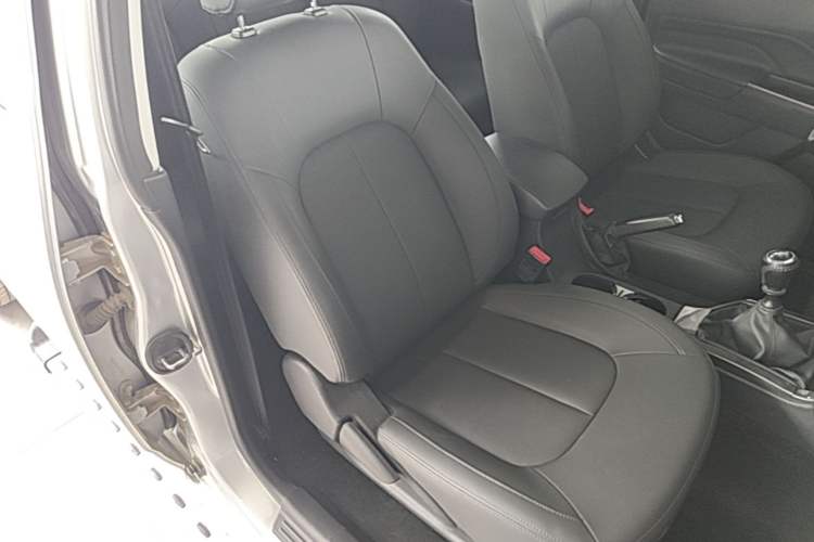 Used Great Wall Wingle 5 2021 2.0T Diesel Two-Wheel Drive Elite Version Big Double Cab China VI Standard GW4D20M Right Front Seat