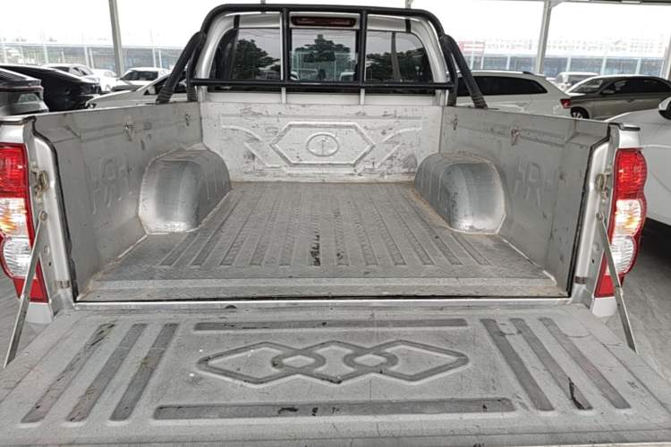 Used Great Wall Wingle 5 2021 2.0T Diesel Two-Wheel Drive Elite Version Big Double Cab China VI Standard GW4D20M Trunk
