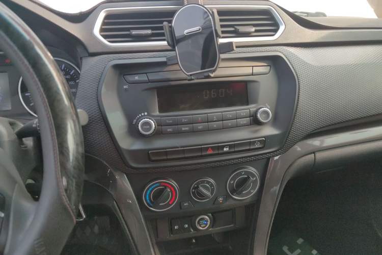 Used Great Wall Wingle 5 2021 2.0T Diesel Two-Wheel Drive Elite Version Big Double Cab China VI Standard GW4D20M Audio And AC Panel