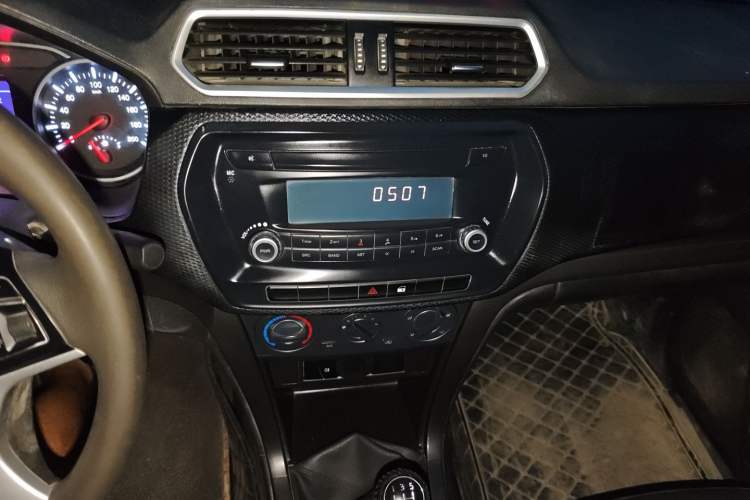 Used Great Wall Wingle 5 2021 1.5T Two-Wheel Drive "Dry Meal" Edition Value Model with a 1680mm Cargo Bed Equipped with GW4G15K Engine Audio And AC Panel