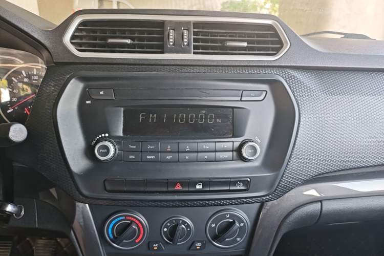 Used Great Wall Wingle 5 2021 2.0T Diesel Two-Wheel Drive Elite Version Big Double Cab China VI Standard GW4D20M Audio And AC Panel
