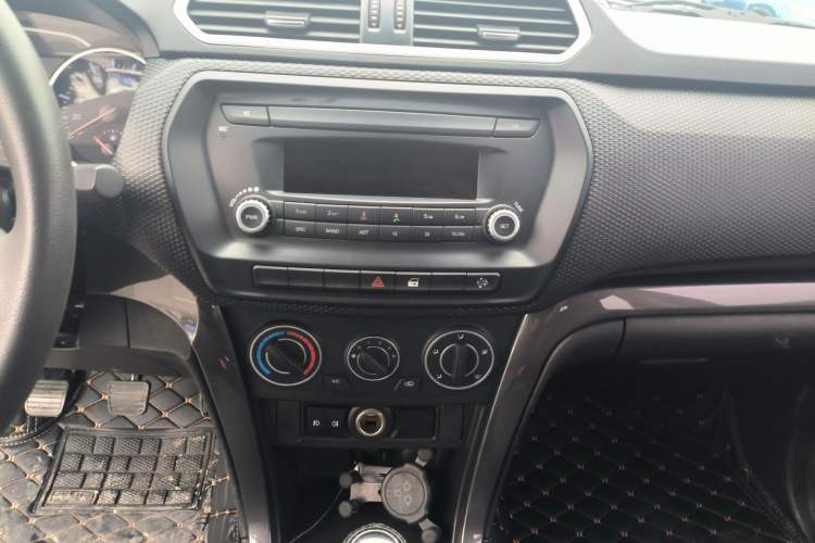 Used Great Wall Wingle 5 2021 2.0T Diesel Two-Wheel Drive Elite Version Big Double Cab China VI Standard GW4D20M Audio And AC Panel