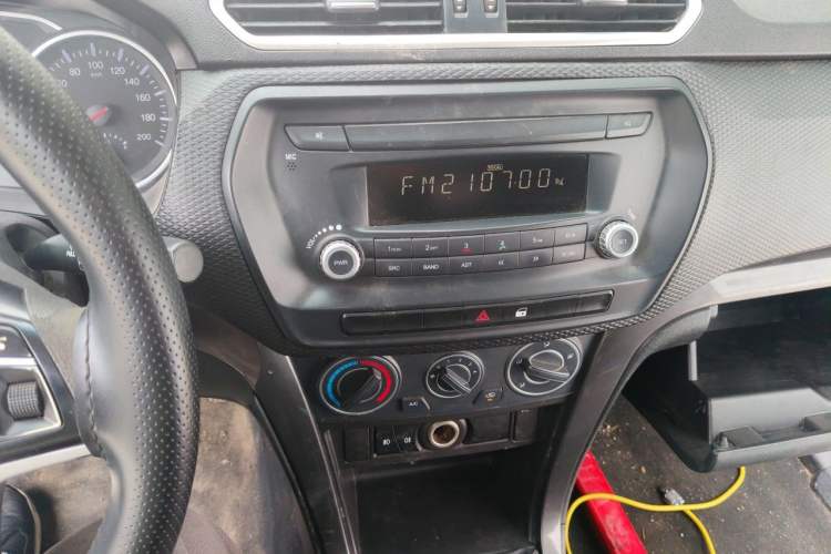 Used Great Wall Wingle 5 2021 2.4L Gasoline Two-Wheel-Drive Progressive Version Big Double Cab China VI Emission Standard 4K22D4M Audio And AC Panel