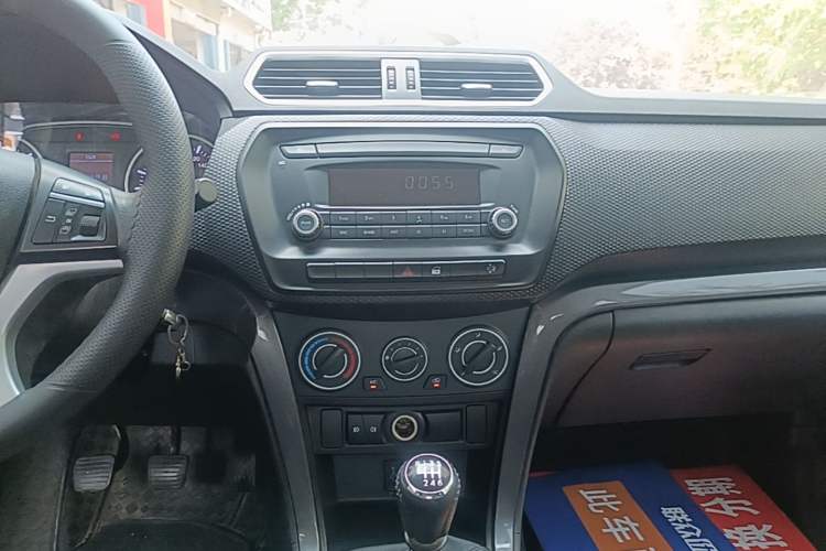 Used Great Wall Wingle 5 2021 2.0T Diesel Two-Wheel Drive Elite Version Big Double Cab China VI Standard GW4D20M Audio And AC Panel