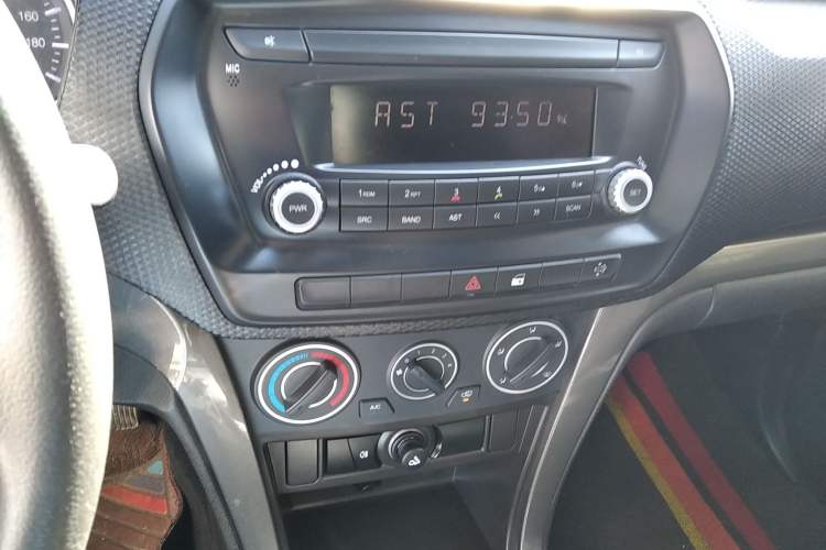 Used Great Wall Wingle 5 2021 2.0T Diesel Two-Wheel Drive Ultra-Value Big Double-Cab China VI GW4D20M Audio And AC Panel
