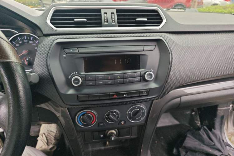 Used Great Wall Wingle 5 2021 2.0T Diesel Two-Wheel Drive Elite Version Big Double Cab China VI Standard GW4D20M Audio And AC Panel