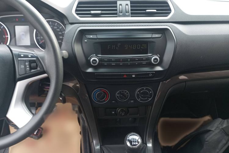 Used Great Wall Wingle 5 2021 2.0T Diesel Two-Wheel Drive Ultra-Value Big Double-Cab China VI GW4D20M Audio And AC Panel
