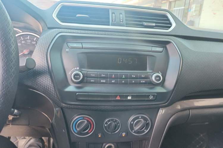 Used Great Wall Wingle 5 2021 2.0T Diesel Two-Wheel Drive Ultra-Value Big Double-Cab China VI GW4D20M Audio And AC Panel