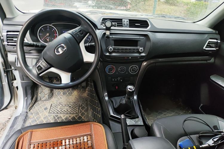 Used Great Wall Wingle 5 2021 2.0T Diesel Two-Wheel Drive Elite Version Big Double Cab China VI Standard GW4D20M Center Console