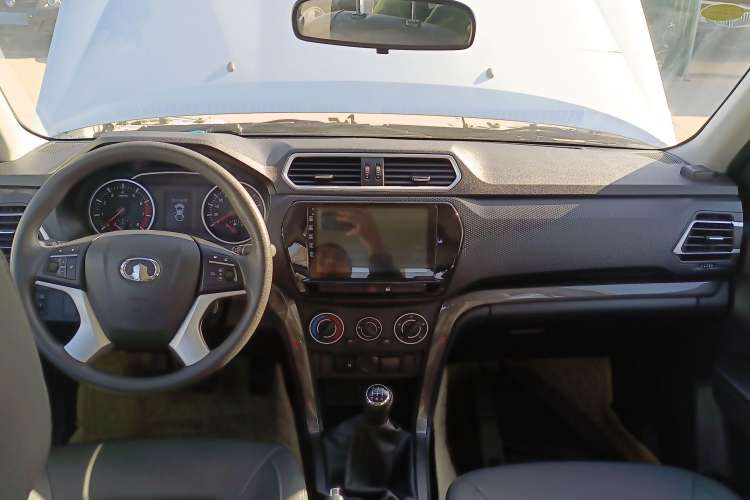 Used Great Wall Wingle 5 2021 1.5T Two-Wheel Drive "Dry Meal" Value Edition with an Extra-Long 1820mm Cargo Bed Equipped with GW4G15K Engine Center Console