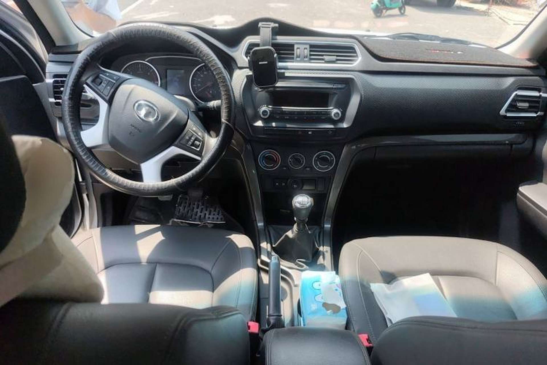 Used Great Wall Wingle 5 2021 2.0T Diesel Two-Wheel Drive Elite Version Big Double Cab China VI Standard GW4D20M Center Console