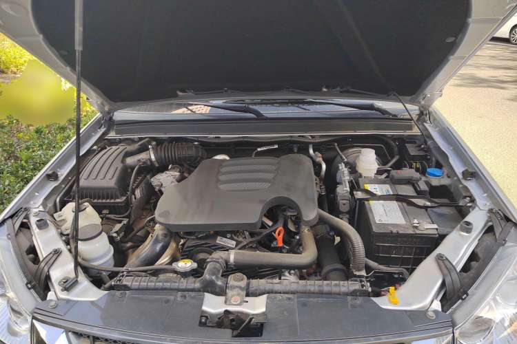 Used Great Wall Wingle 5 2021 2.0T Diesel Two-Wheel Drive Elite Version Big Double Cab China VI Standard GW4D20M Engine Bay