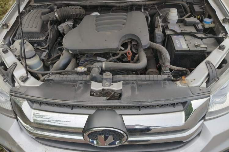 Used Great Wall Wingle 5 2021 2.0T Diesel Two-Wheel Drive Ultra-Value Big Double-Cab China VI GW4D20M Engine Bay