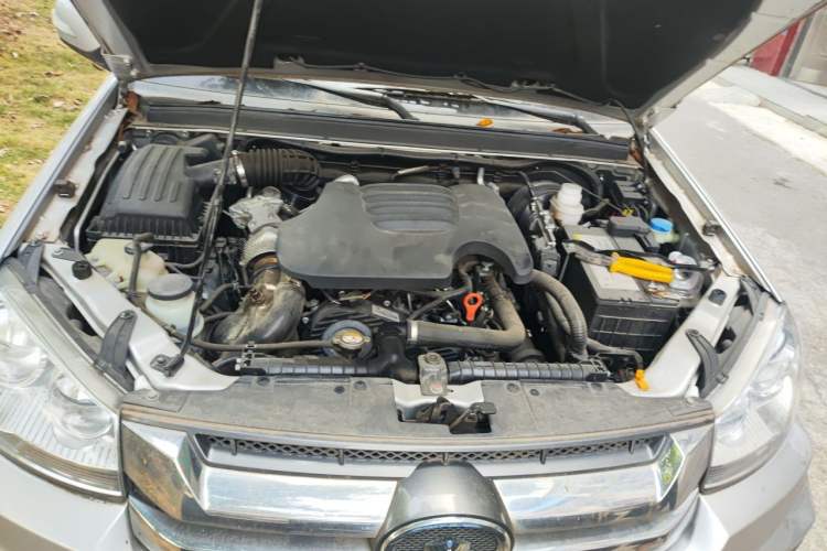 Used Great Wall Wingle 5 2021 2.0T Diesel Two-Wheel Drive Elite Version Big Double Cab China VI Standard GW4D20M Engine Bay