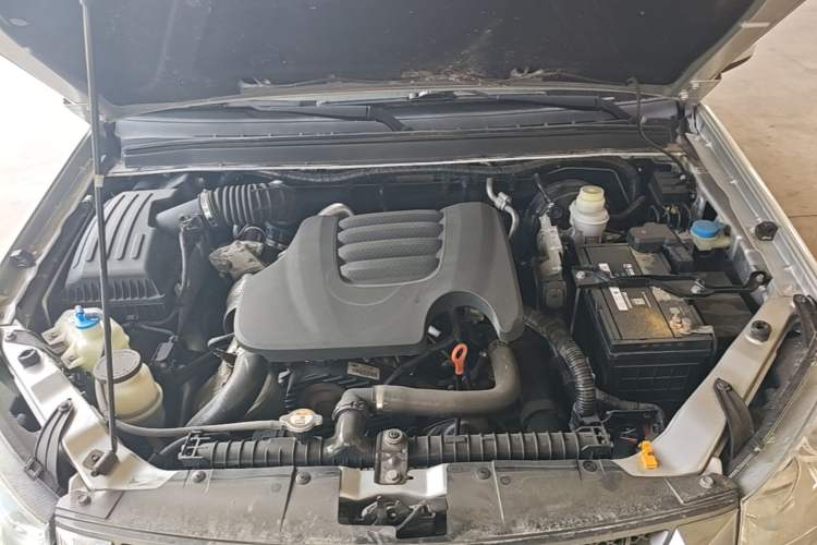 Used Great Wall Wingle 5 2021 2.0T Diesel Two-Wheel Drive Elite Version Big Double Cab China VI Standard GW4D20M Engine Bay