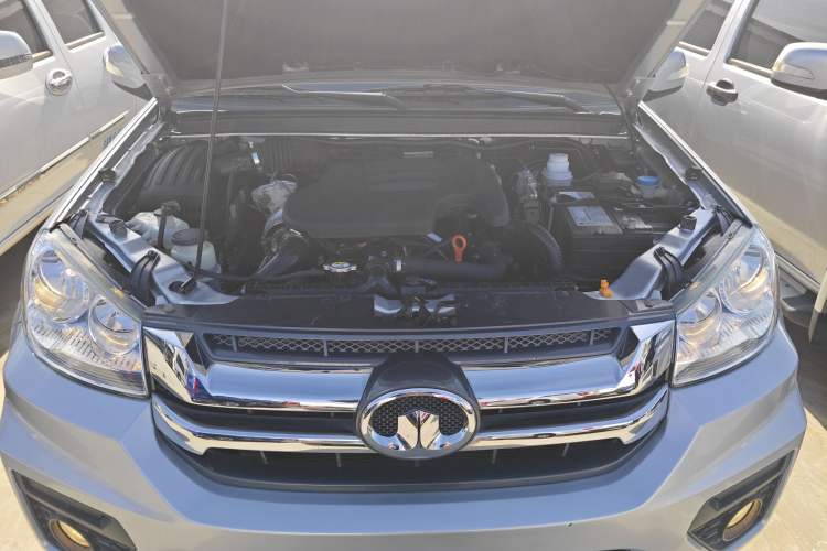 Used Great Wall Wingle 5 2021 2.0T Diesel Two-Wheel Drive Elite Version Big Double Cab China VI Standard GW4D20M Engine Bay