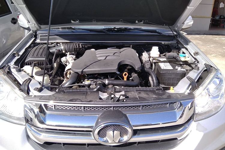 Used Great Wall Wingle 5 2021 2.0T Diesel Two-Wheel Drive Ultra-Value Big Double-Cab China VI GW4D20M Engine Bay