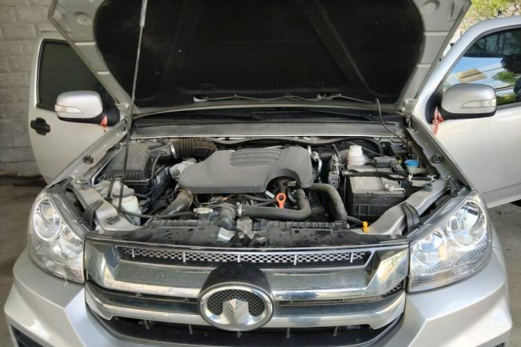 Used Great Wall Wingle 5 2021 2.0T Diesel Two-Wheel Drive Elite Version Big Double Cab China VI Standard GW4D20M Engine Bay