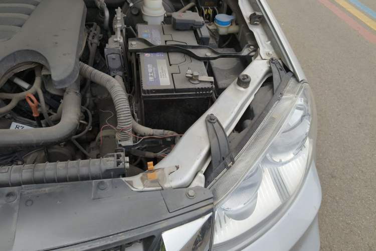 Used Great Wall Wingle 5 2021 2.0T Diesel Two-Wheel Drive Ultra-Value Big Double-Cab China VI GW4D20M Engine Bay Left