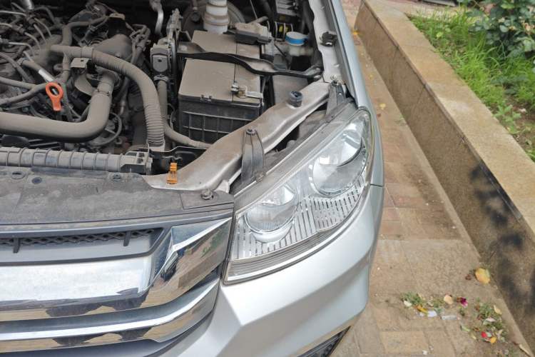 Used Great Wall Wingle 5 2021 2.0T Diesel Two-Wheel Drive Ultra-Value Big Double-Cab China VI GW4D20M Engine Bay Left