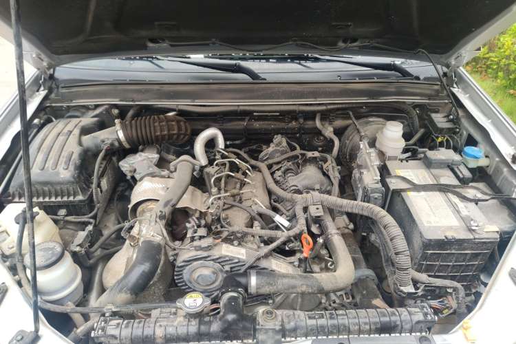 Used Great Wall Wingle 5 2021 2.0T Diesel Two-Wheel Drive Elite Version Big Double Cab China VI Standard GW4D20M Engine Bay