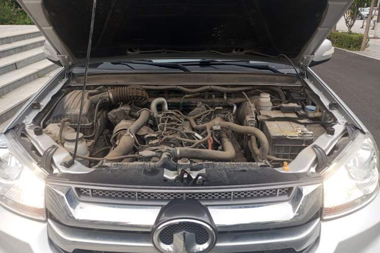 Used Great Wall Wingle 5 2021 2.0T Diesel Two-Wheel Drive Ultra-Value Big Double-Cab China VI GW4D20M Engine Bay