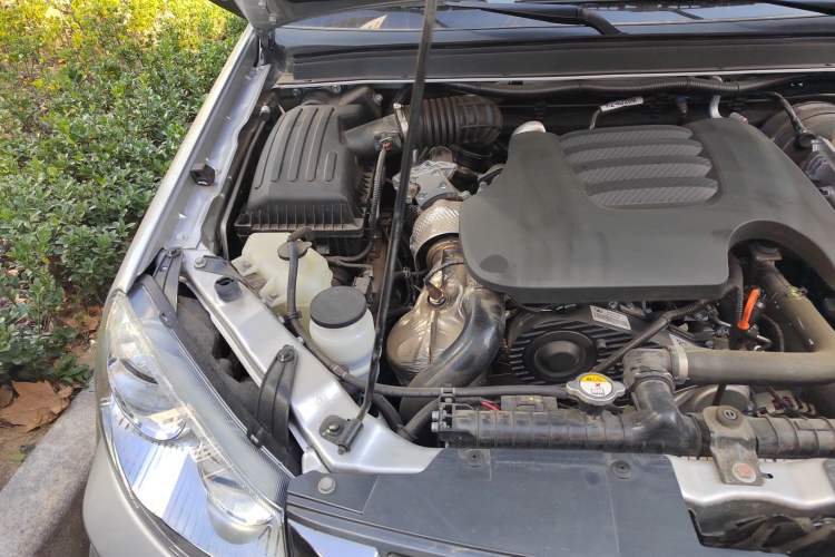 Used Great Wall Wingle 5 2021 2.0T Diesel Two-Wheel Drive Elite Version Big Double Cab China VI Standard GW4D20M Engine Bay Right