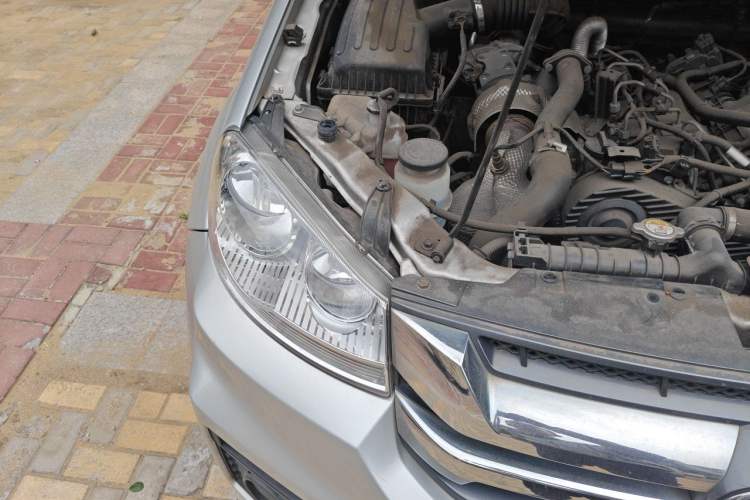 Used Great Wall Wingle 5 2021 2.0T Diesel Two-Wheel Drive Ultra-Value Big Double-Cab China VI GW4D20M Engine Bay Right