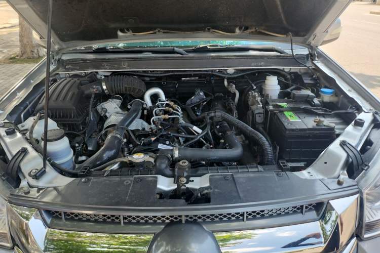 Used Great Wall Wingle 5 2021 2.0T Diesel Two-Wheel Drive Ultra-Value Big Double-Cab China VI GW4D20M Engine Bay