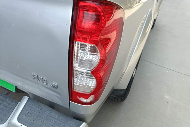 Used Great Wall Wingle 5 2021 2.0T Diesel Two-Wheel Drive Elite Version Big Double Cab China VI Standard GW4D20M Exterior 3