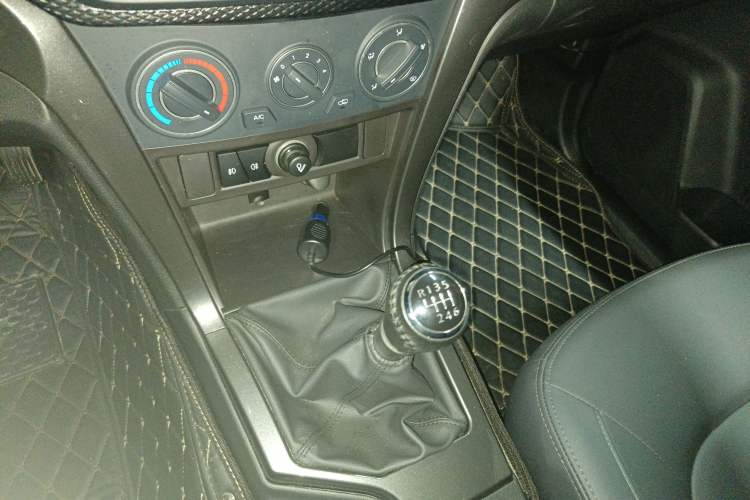 Used Great Wall Wingle 5 2021 2.0T Diesel Two-Wheel Drive Elite Version Big Double Cab China VI Standard GW4D20M Gear Lever